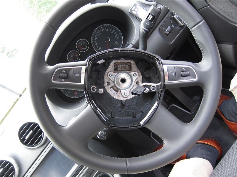 パドルシフト付きステアリングに交換【その2】 （アウディ A3スポーツ