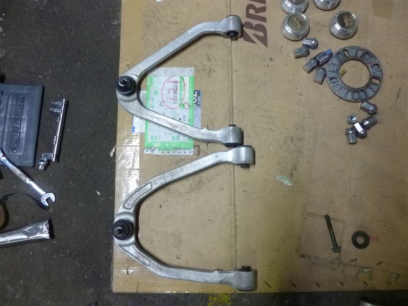 M35ステージア純正フロントアッパーアームへ交換（日産 フェアレディZ