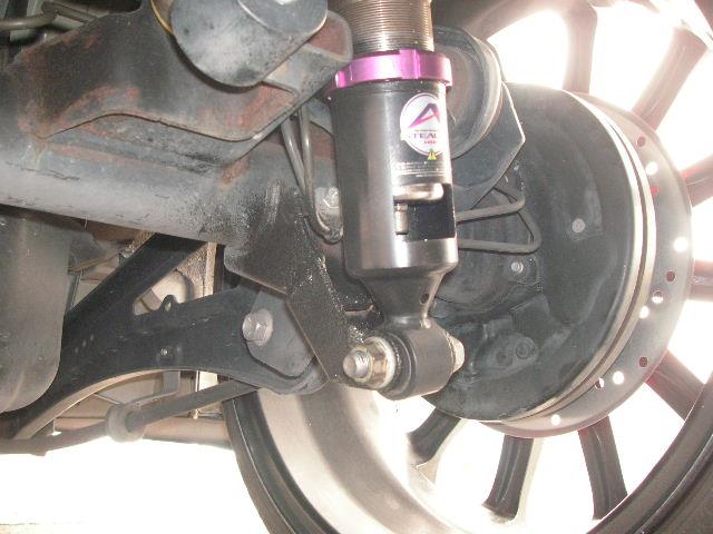 オウジファクトリー リアショックブラケット延長加工＆リアバンプ短縮