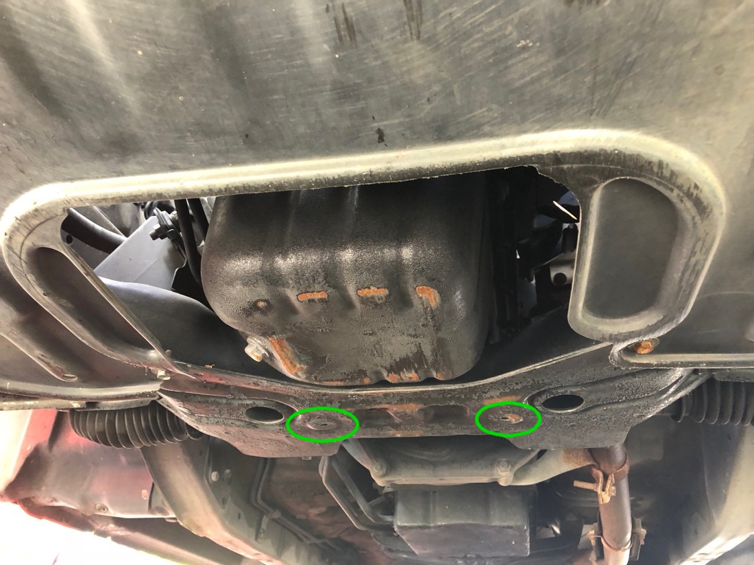 クラウンセダンに 純正オイルパンガード装着！」（トヨタ クラウン