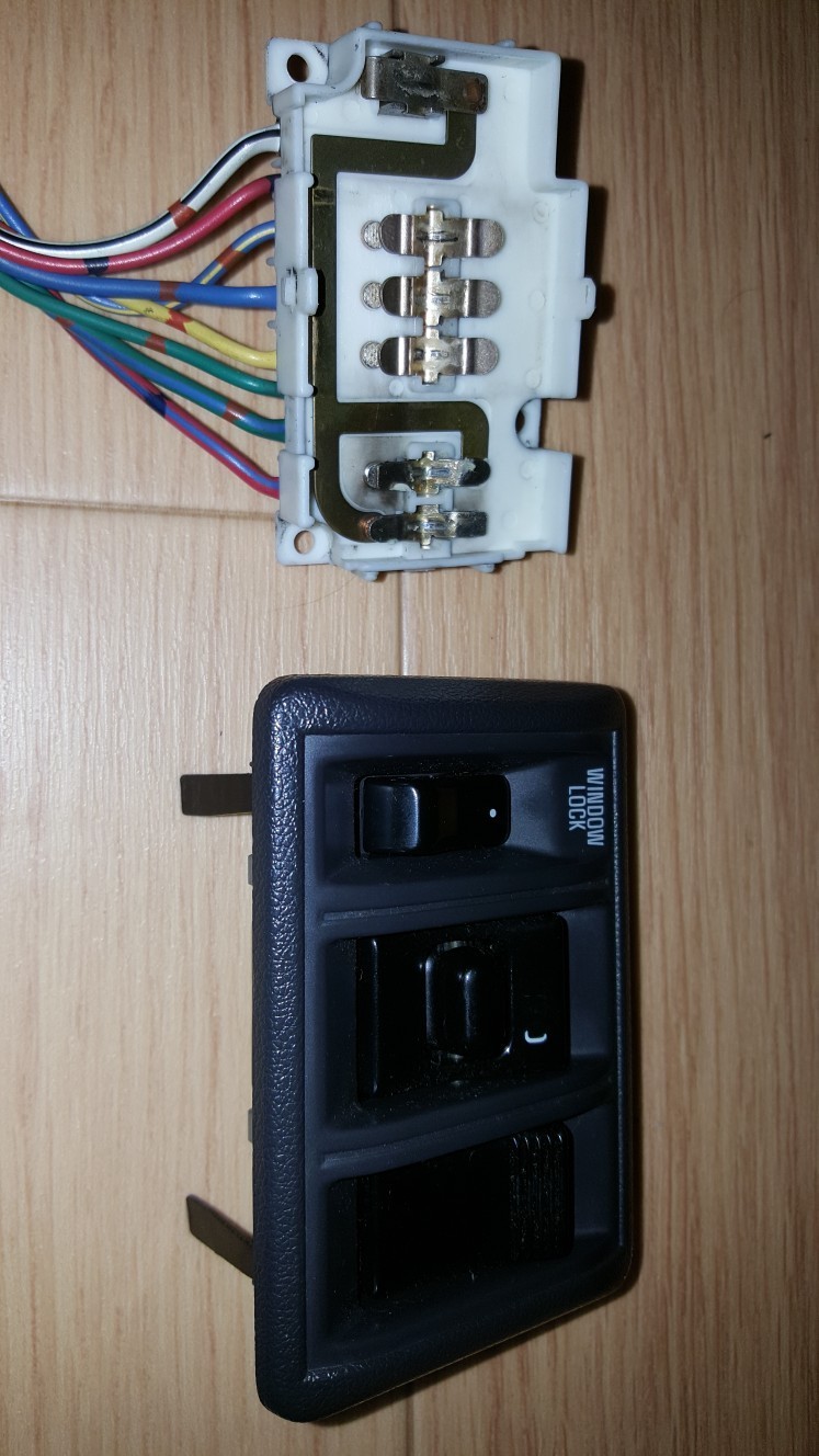 パワーウィンドウスイッチの修理（トヨタ カローラレビン・AE85/86）by