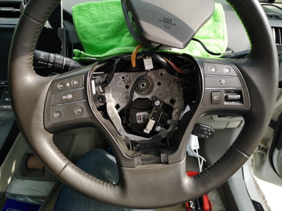 ステアリングスイッチLED打ち替え（トヨタ プリウス・30系）by 金太郎