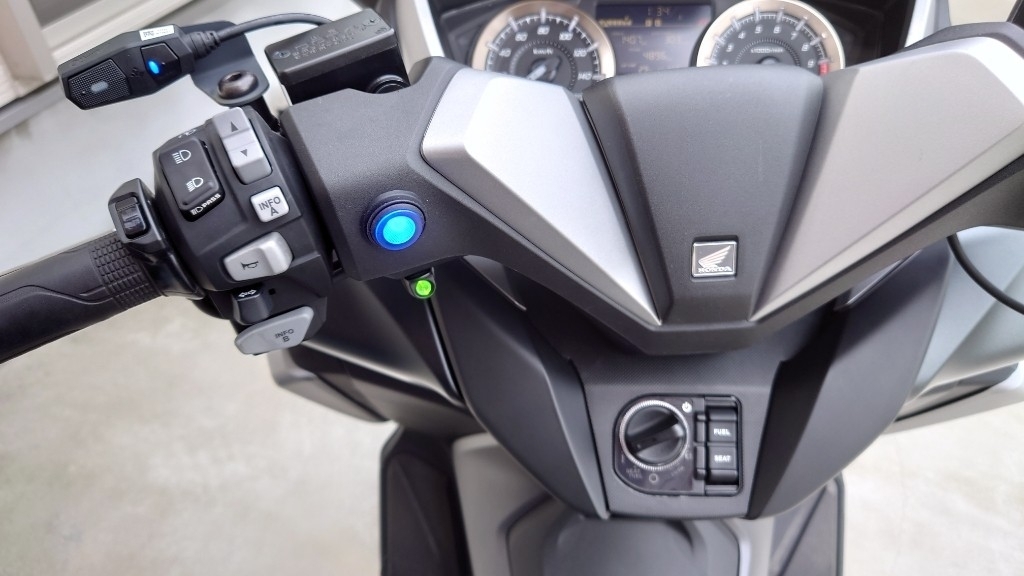 PIAA フォグランプ取付（ホンダ フォルツァ MF15）by ぽーちゃ - みんカラ