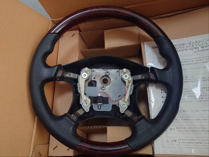 日産純正OP MOMOエアバッグ付きステアリング（4本スポーク）取り付け