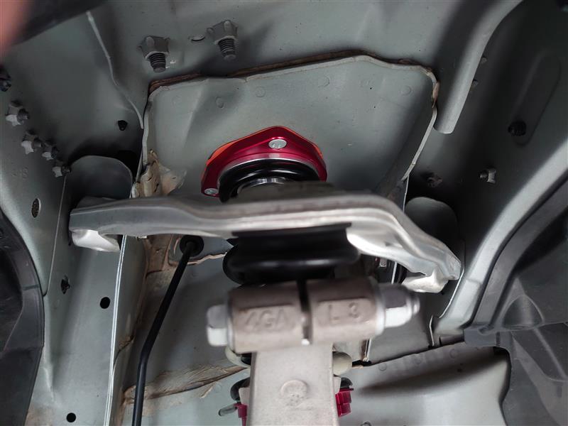 Z34フェアレディZにV36スカイライン セダン用フロントアッパーアーム