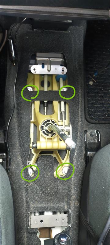 シフトコントロールブッシュ交換（三菱 コルトラリーアートバージョンR