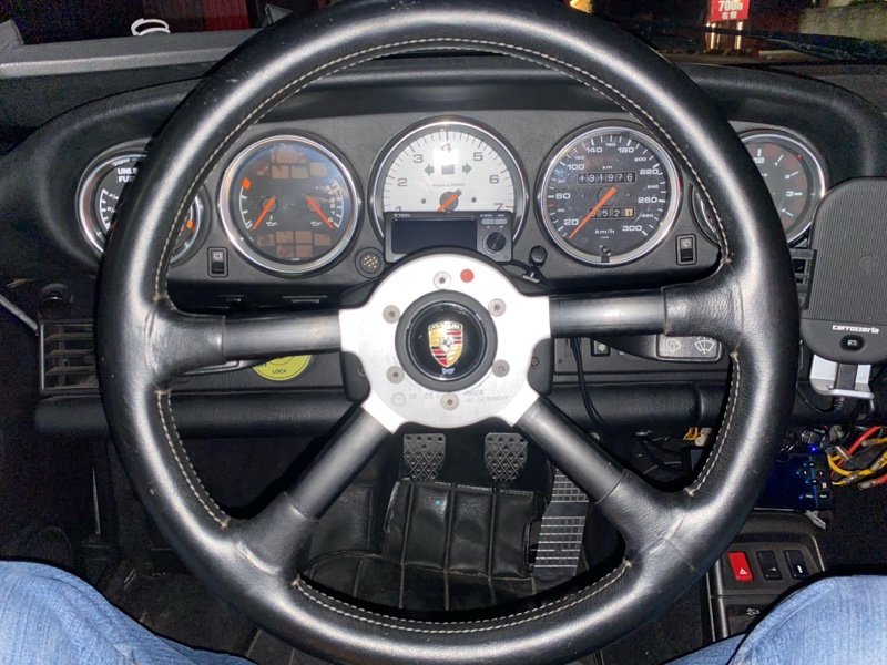 再びステアリングハンドル純正戻し（ポルシェ 911・964）by すすむ