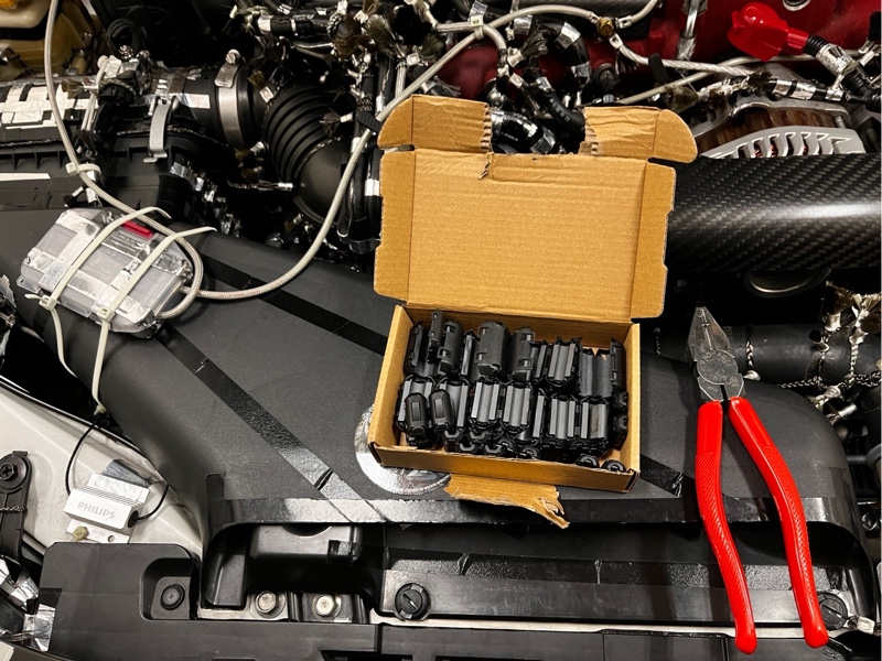 リアクターの除電ケーブルにフェライトコアを追加しました（スバル WRX