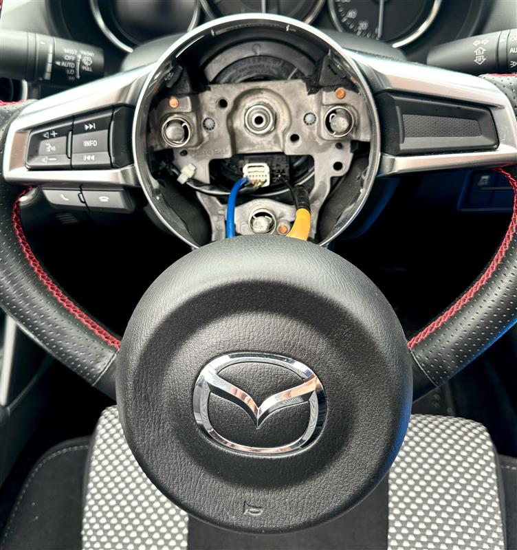 モモステアリングへ交換その①（マツダ ロードスター・ND）by ももてん