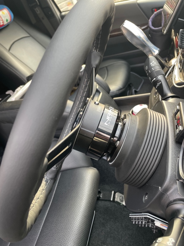 ナルディステアリング＆クイックリリース取り付け（トヨタ ハイエース