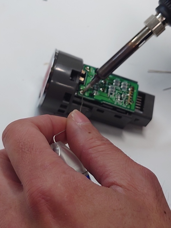 エンジンスタートボタンLED打ち替え😁（トヨタ プリウス G's・30系）by