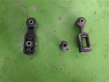 エンジンマウント 11210-1M900 交換 （日産 ラシーン・NB14）by 白い変