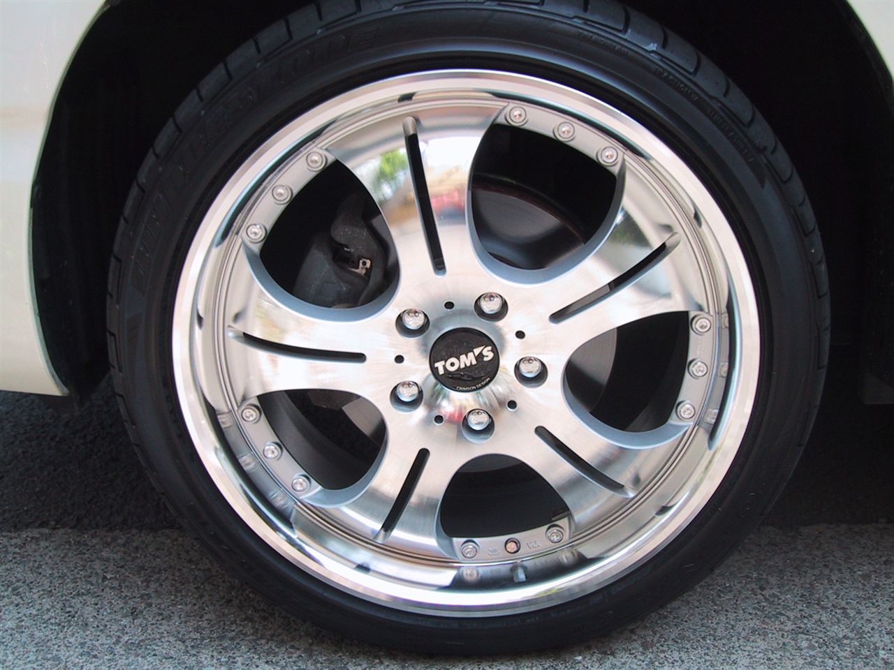 TM-05 TOM'S(トムス)のホイールの口コミ・パーツレビュー｜みんカラ (2