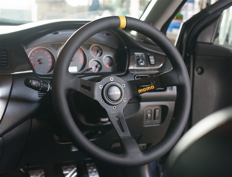 momo MOD.08 レザー/ブラックスポーク のパーツレビュー | スイフト