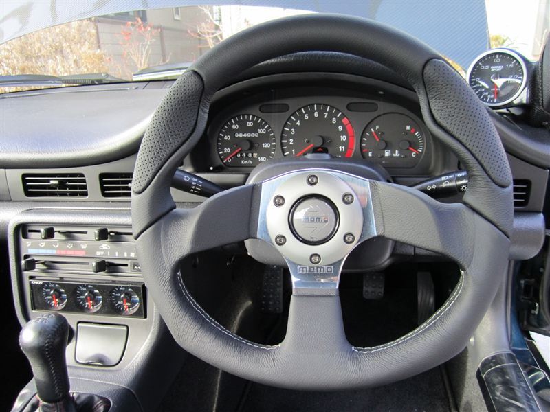 COMMANDO 2R (320mm) momo(モモ)のステアリングの口コミ・パーツ