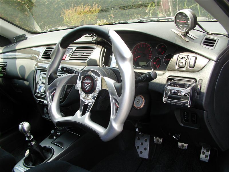 X4 limited edition SIMONI RACING(シモーニレーシング)のステアリング