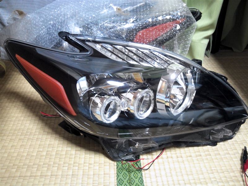 プリウス30LEDヘッドランプインナーブラック・イカリング6連・改 の