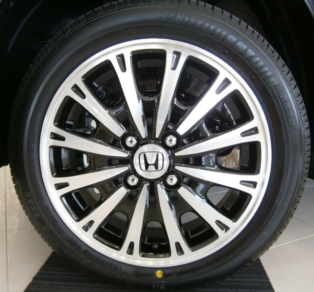 ホンダNBOXタイヤホイール