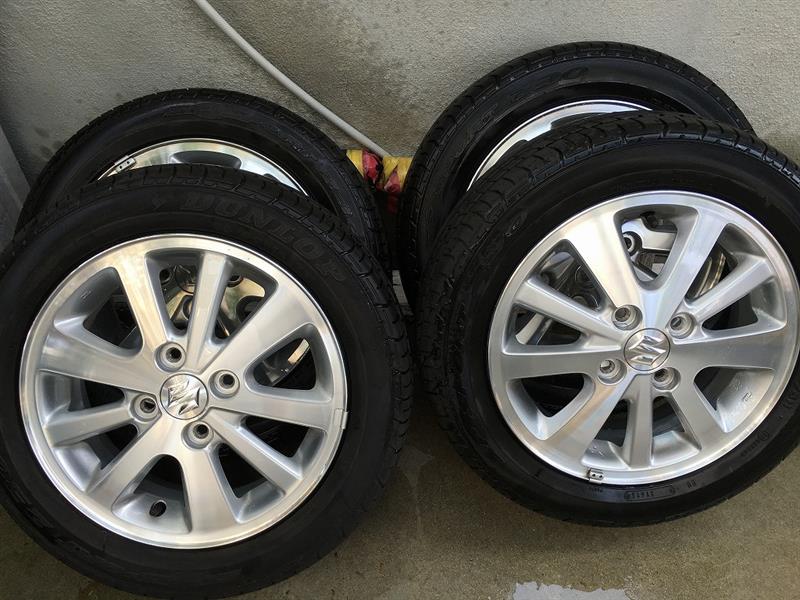 スズキ(純正) エブリィワゴン用(DA17W)アルミホイル&タイヤ のパーツ