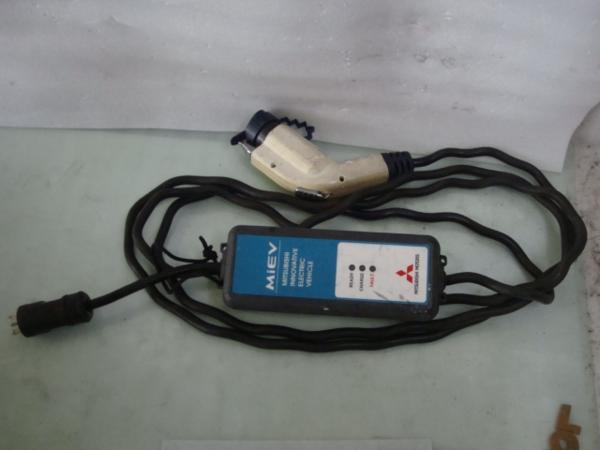 三菱自動車(純正) i-MiEVアイミーブ充電ケーブル 200V のパーツ