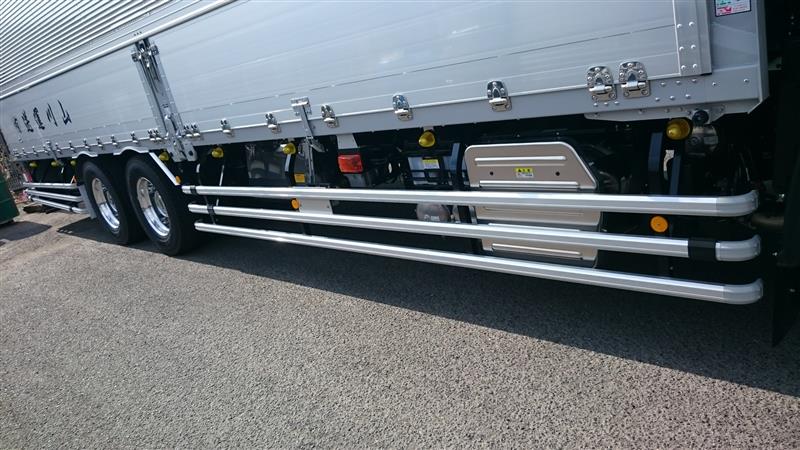 日本フルハーフ サイドバンパー のパーツレビュー | ギガ(ごっちゃん