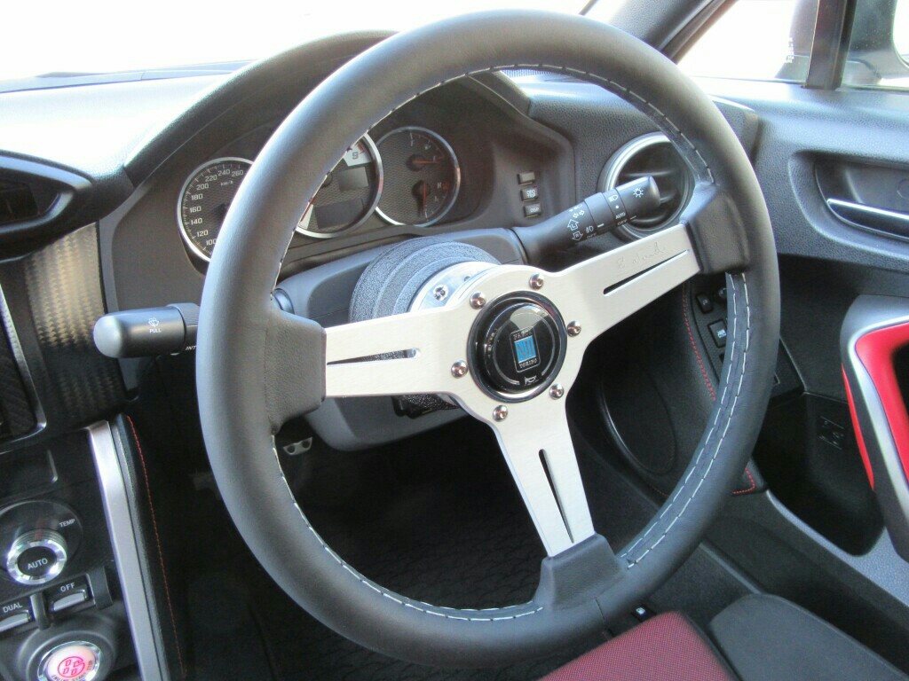 NARDI CLASSIC LEATHER ブラックレザー＆シルバースポーク のパーツ