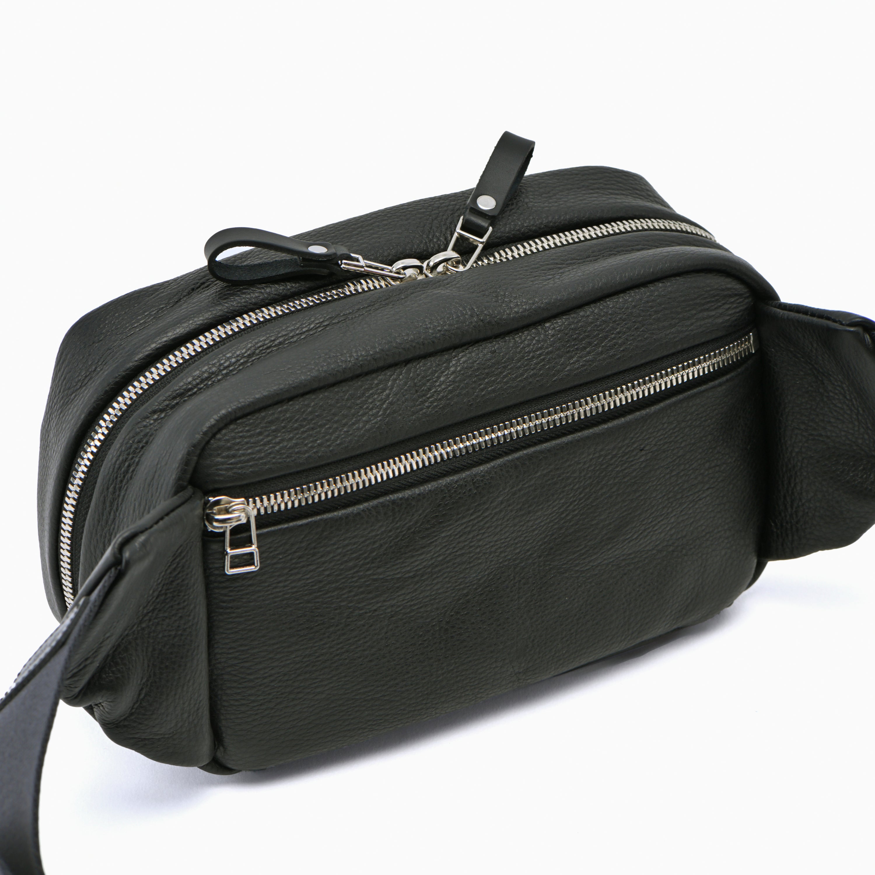 コンパクトレザーボディバッグ｜撥水レザー ×コンパクト×高機能カメラ