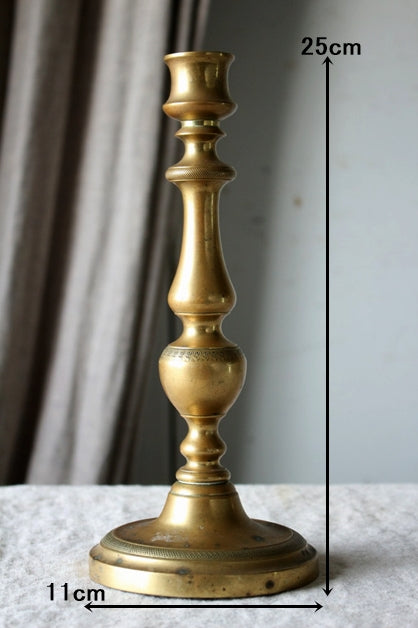 安定感のある真鍮キャンドルスタンド（高さ25cm） フランス