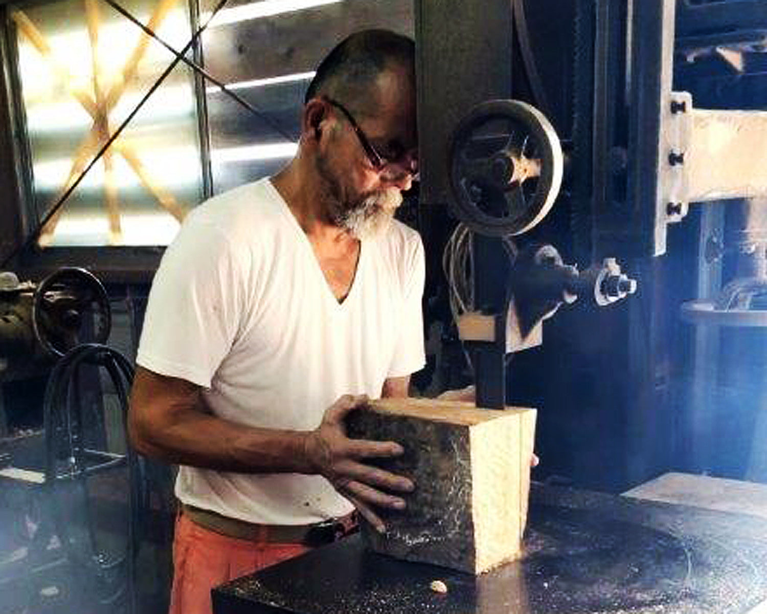 JAC-YBK-504-03 川下幸徳氏製作 屋久杉 油瘤虎杢 飾り壺 – kurokigoishiten