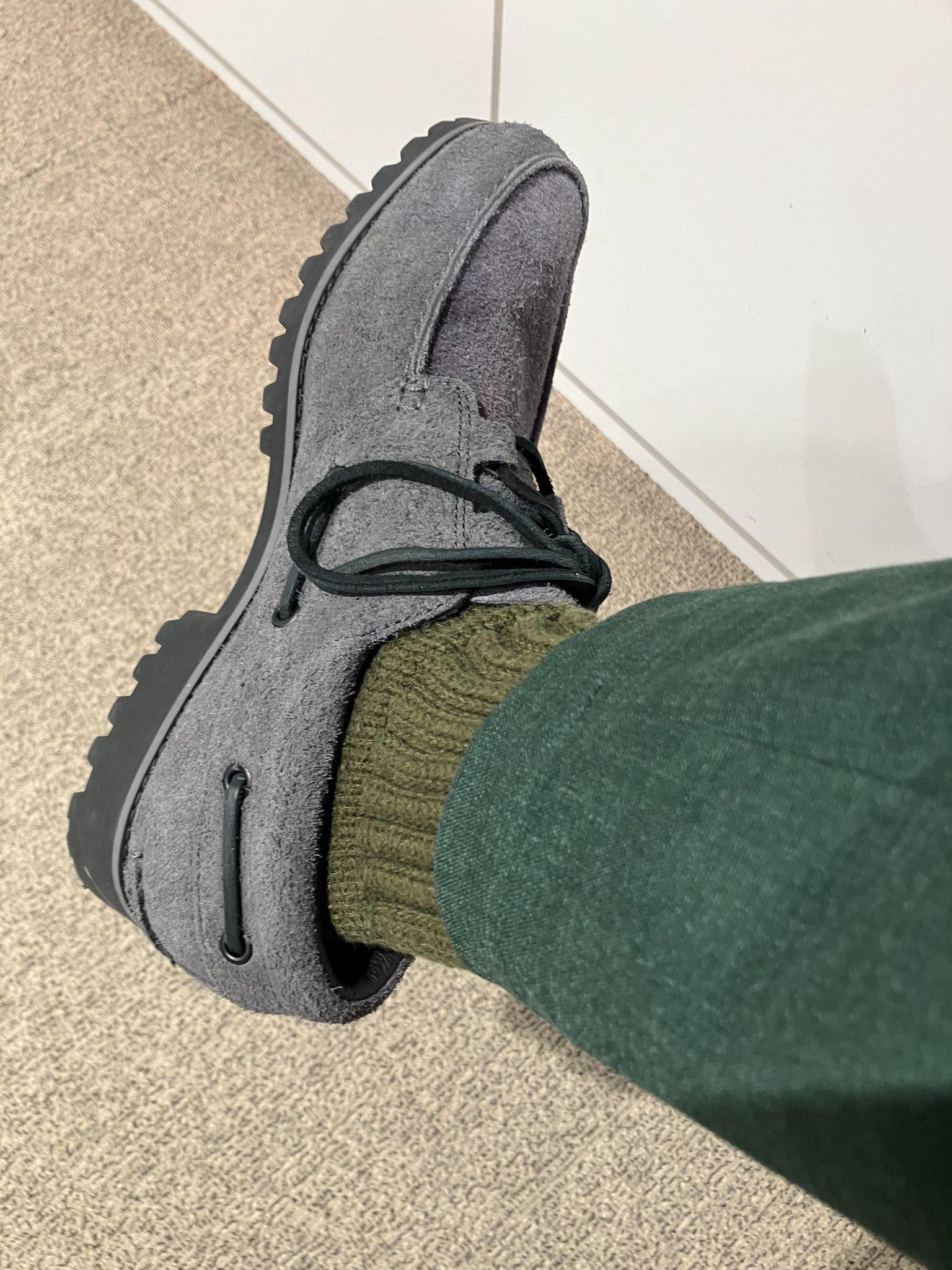 合わせやすさ◎で防水加工もうれしい、365日履けるホワイト