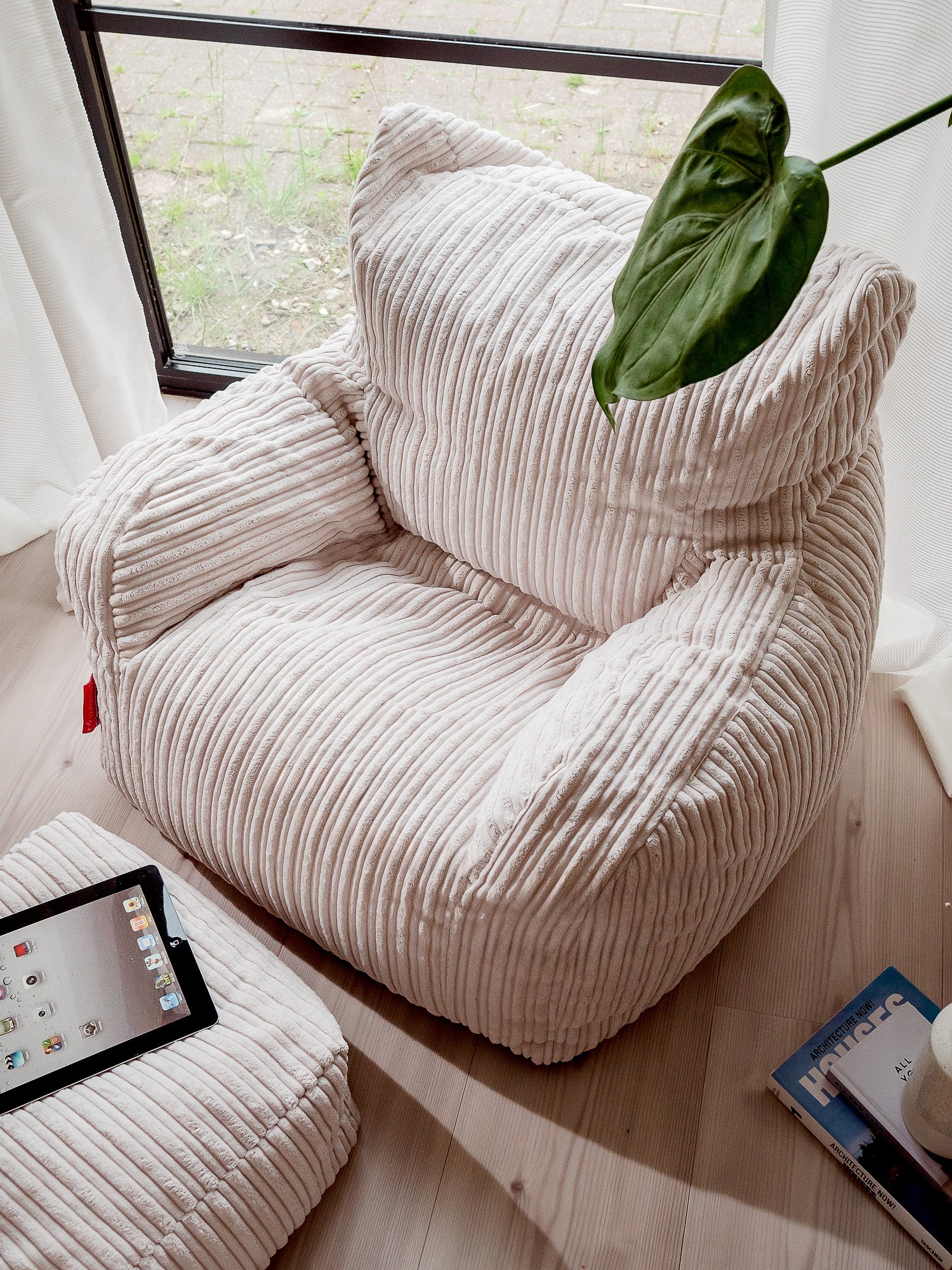 LoungePugジョセフィンビーズクッション座椅子アームチェア - ふわふわ