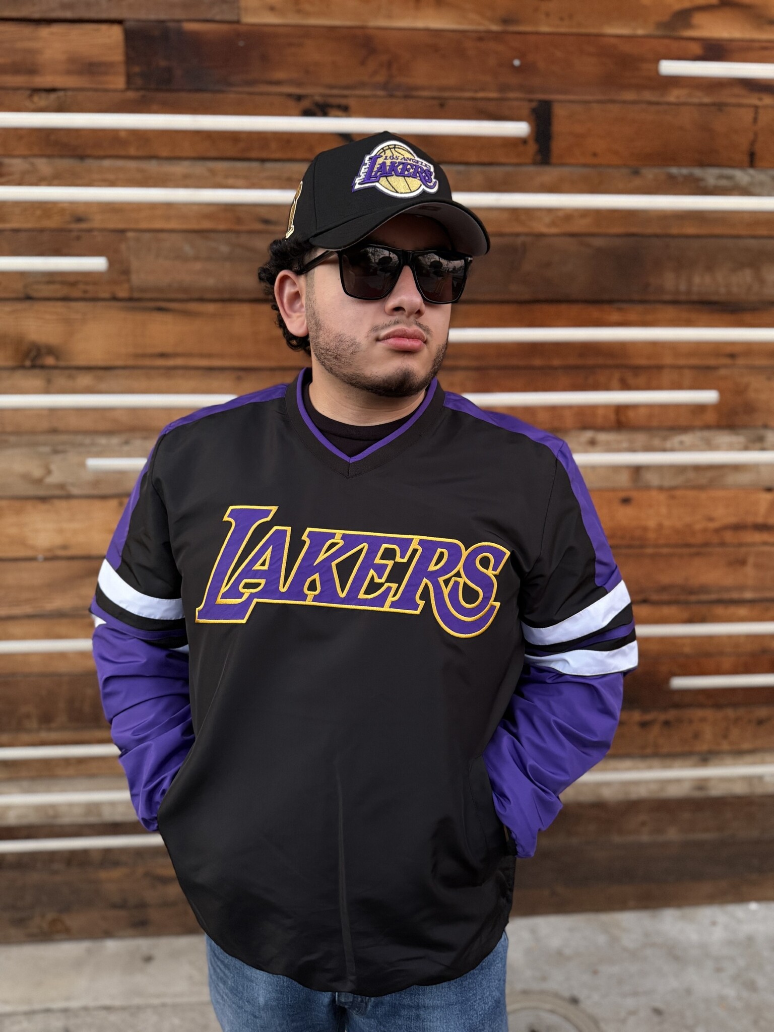 Lakers M G-III High Heat V-Neck Pullover - The Locker Room of Downey
