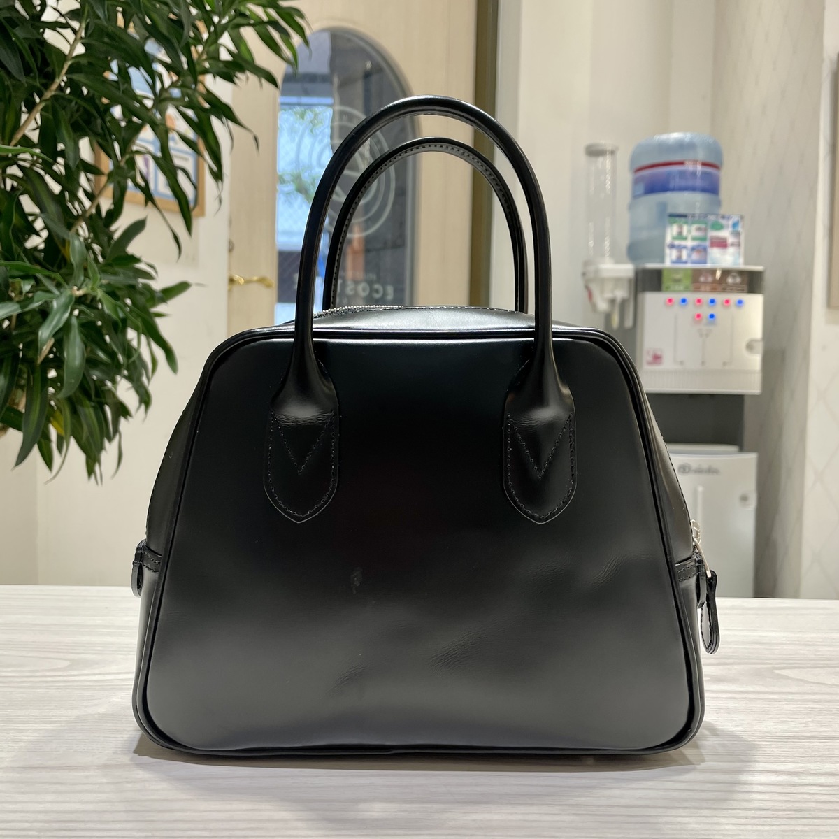 渋谷店で、青山店限定のコムデギャルソン×吉田カバンのハンドバッグ(KZ