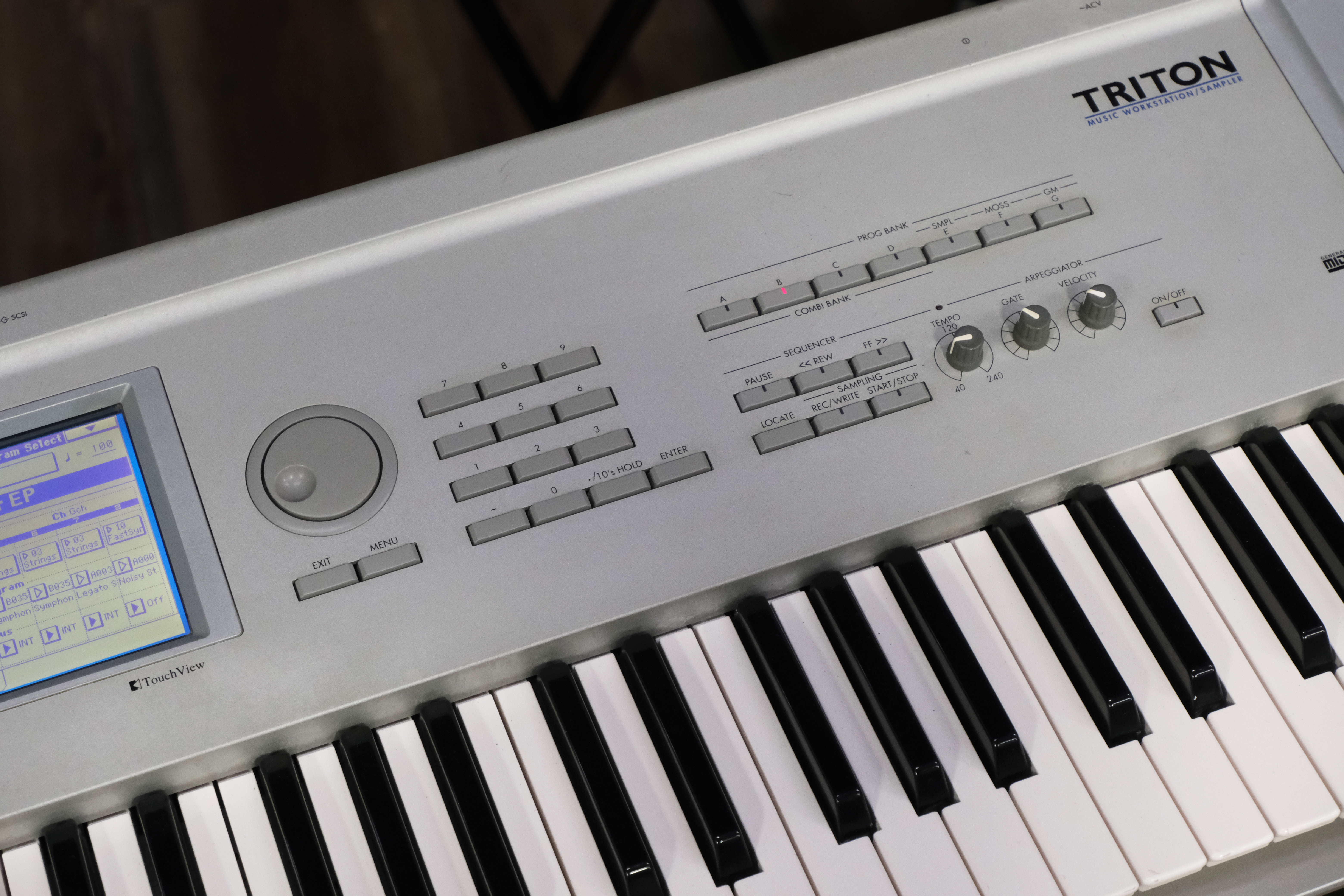 Korg Triton (61-key Classic) photo gallery - Syntaur