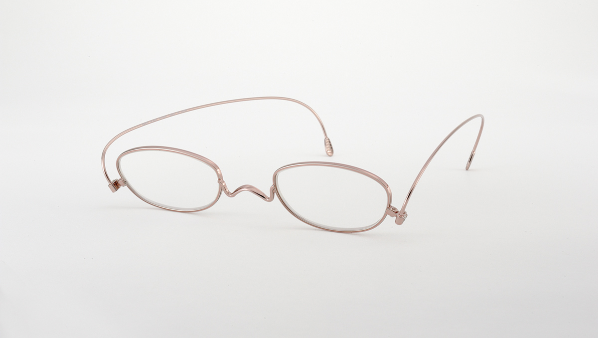 薄さ2mmの老眼鏡、世界へ 「地元の自慢」になることが成長の礎 | 2016