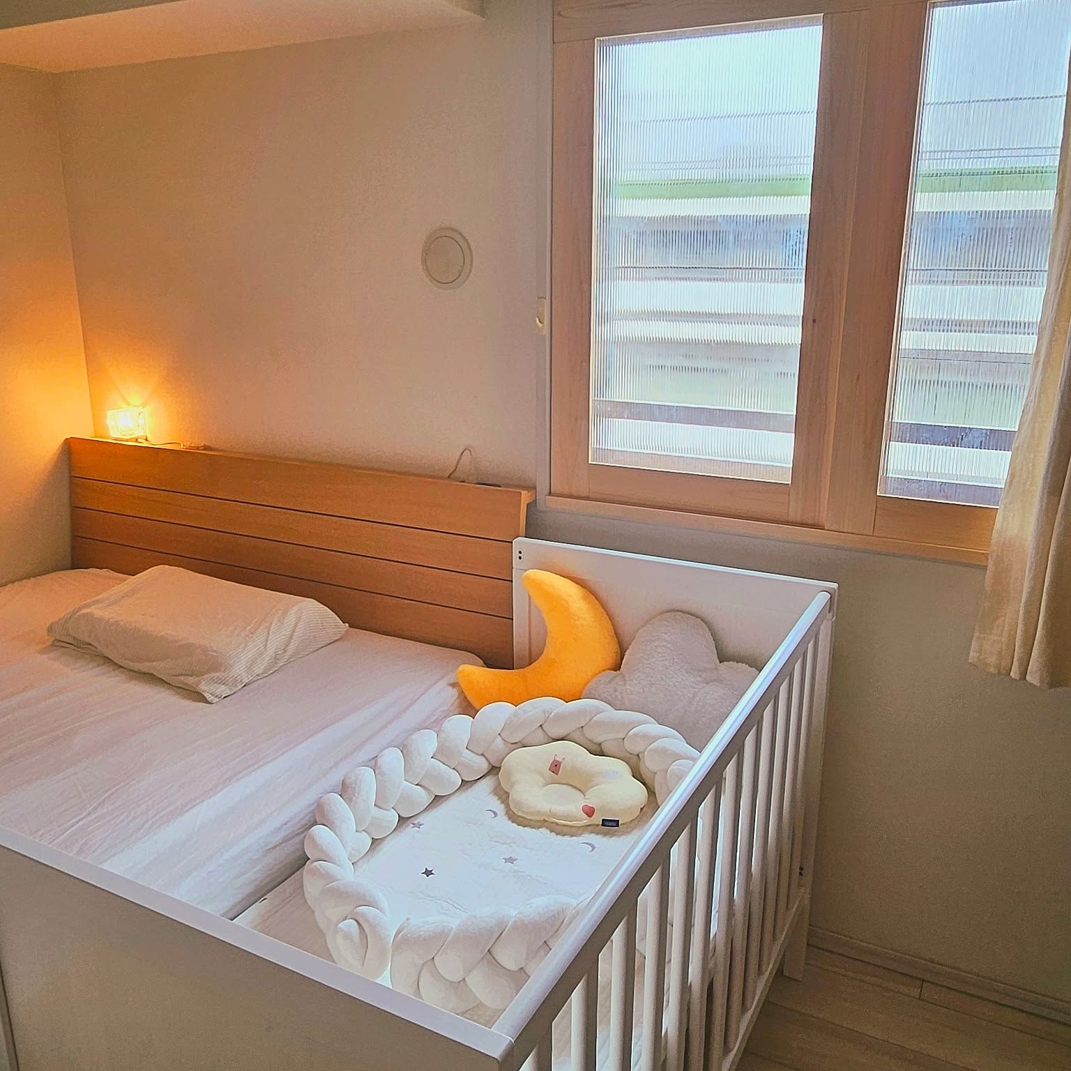 ホワイト木製ベビーベッド IKEA SUNDVIK ズンドヴィーク マットレス付