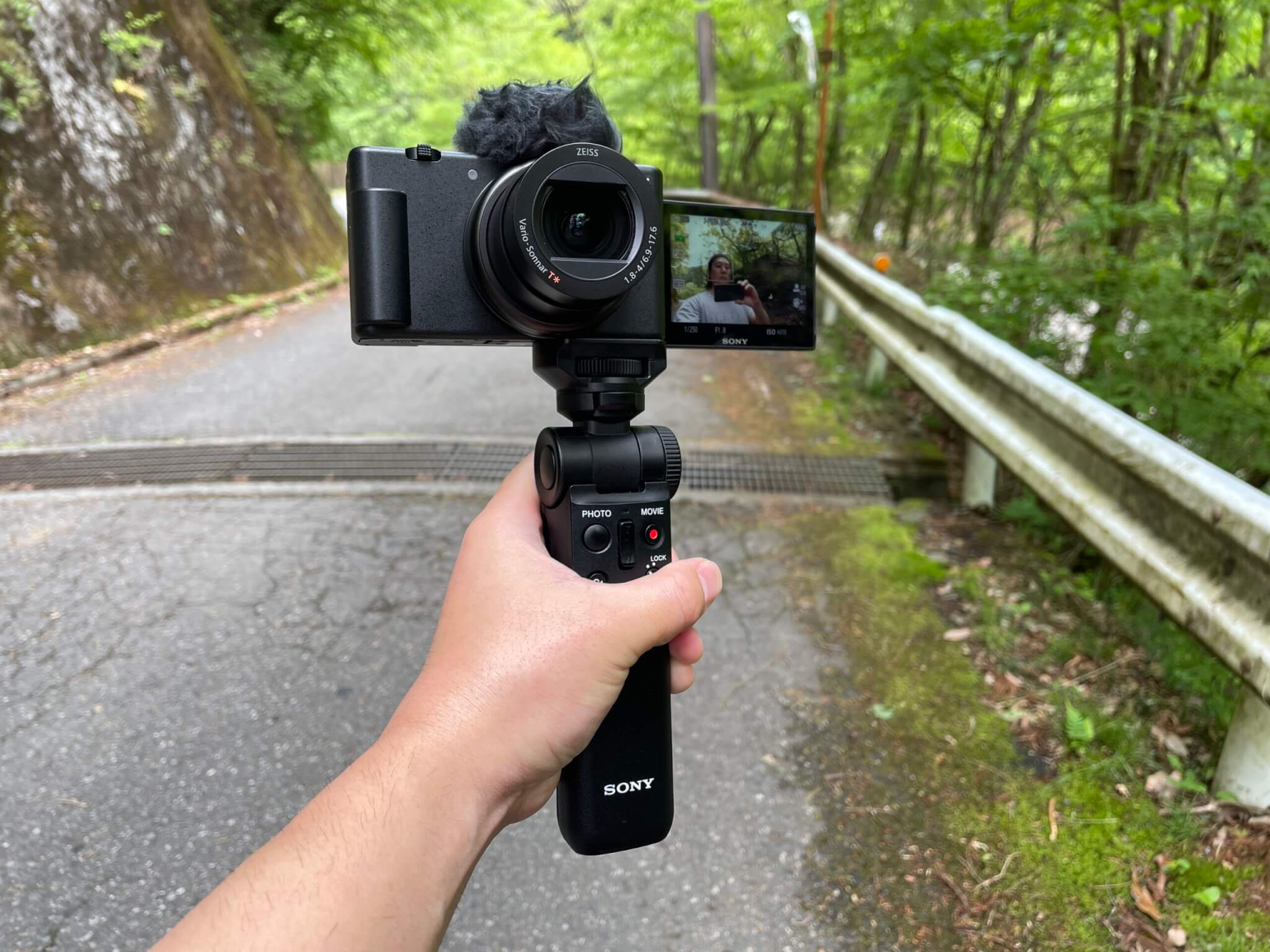 SONY ZV-1M2｜ZEISSレンズ搭載・数回使用｜Vlog/自撮りに最適 SONY ZV