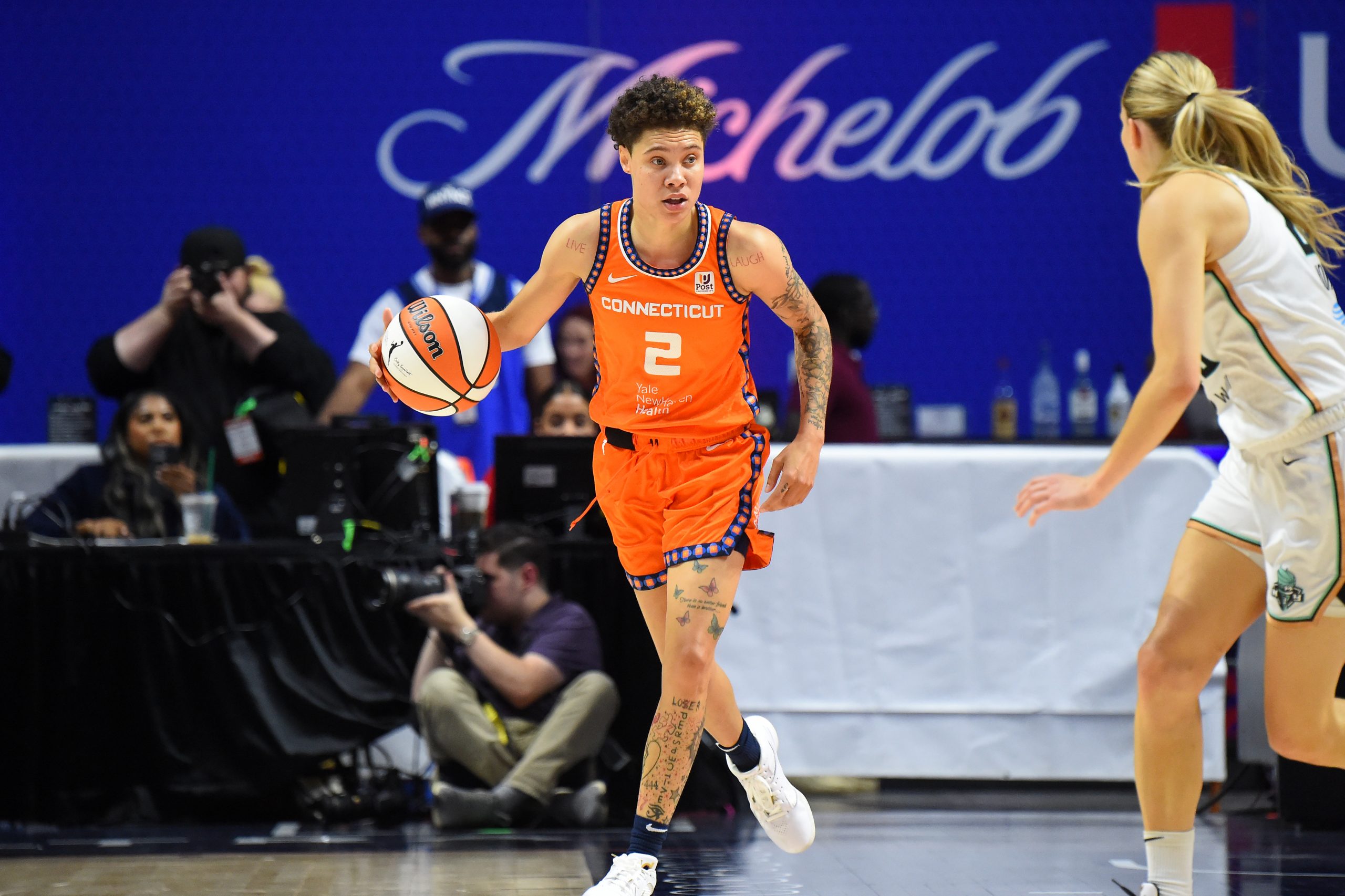 Minnesota Signs Courtney Williams and Alanna Smith