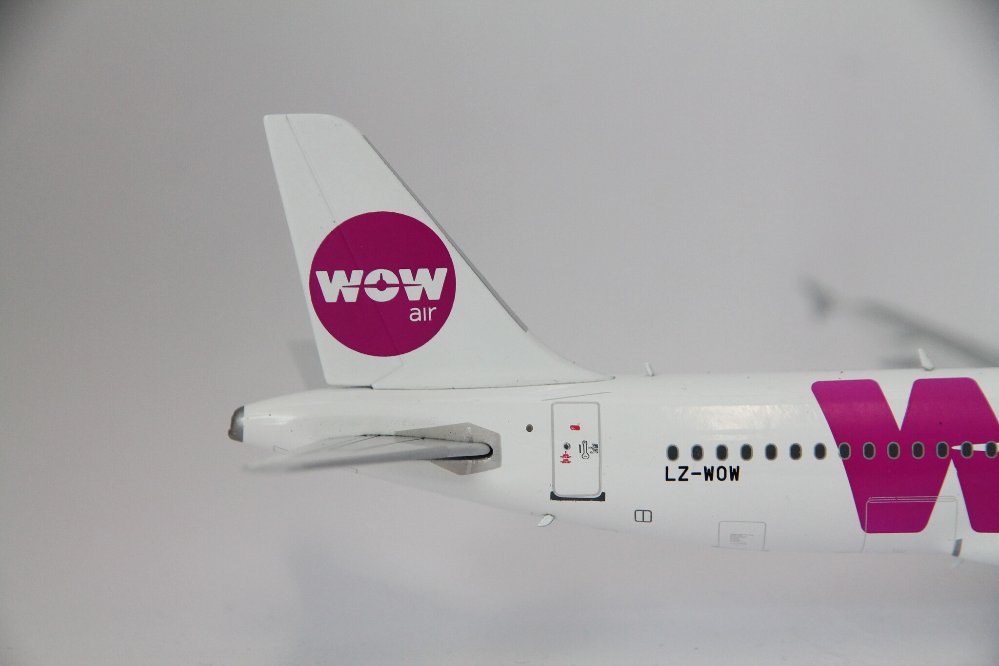 1:200 WOW Air Airbus A320-232 LZ-WOW J Fox Models JF-A320-008