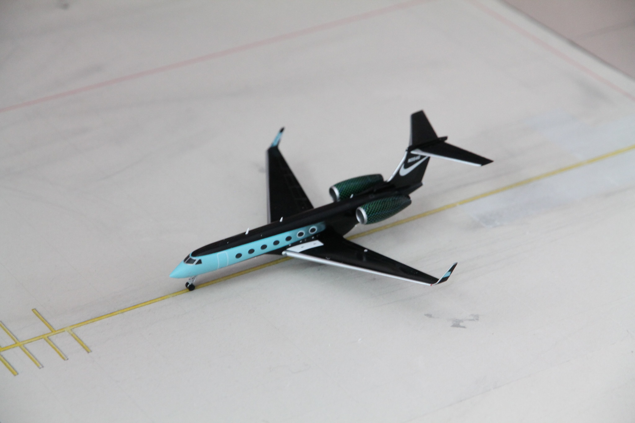 1:200 Nike Gulfstream G550 N3546 JC Wings EW2550001 - Diecast Trading