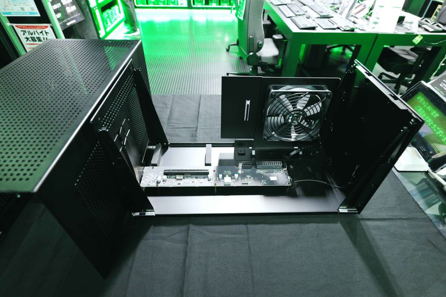 Razer レイザー Razer Core X V2 外付けGPUボックス RC21-02270200