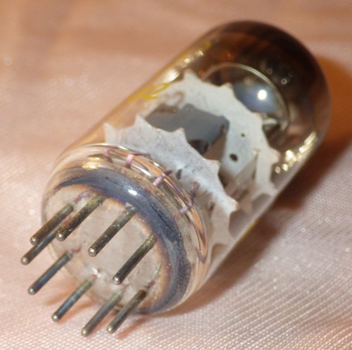 ジョージア 1x ECC82 RFT デュアル三極管真空管バルブ東ドイツ NOS