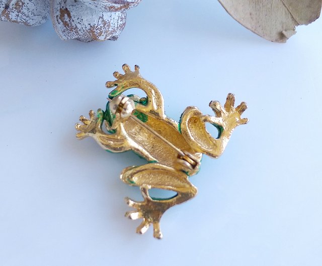 台湾 【西洋アンティークジュエリー】立体小さなカエルブローチ