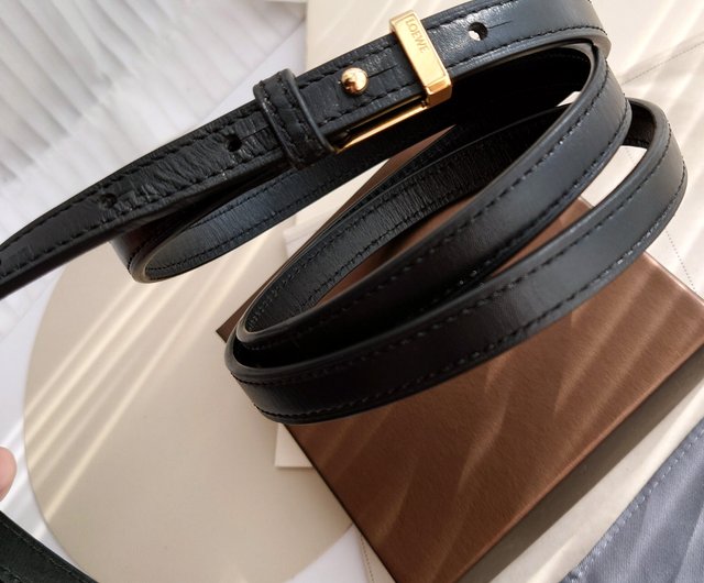 香港 中古美品 箱付き Loewe 廃盤 黒金 カーフレザー ロゴ