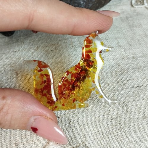 ロシア 赤いキツネのブローチ。手作りのクリスタルキツネバッジ。樹脂