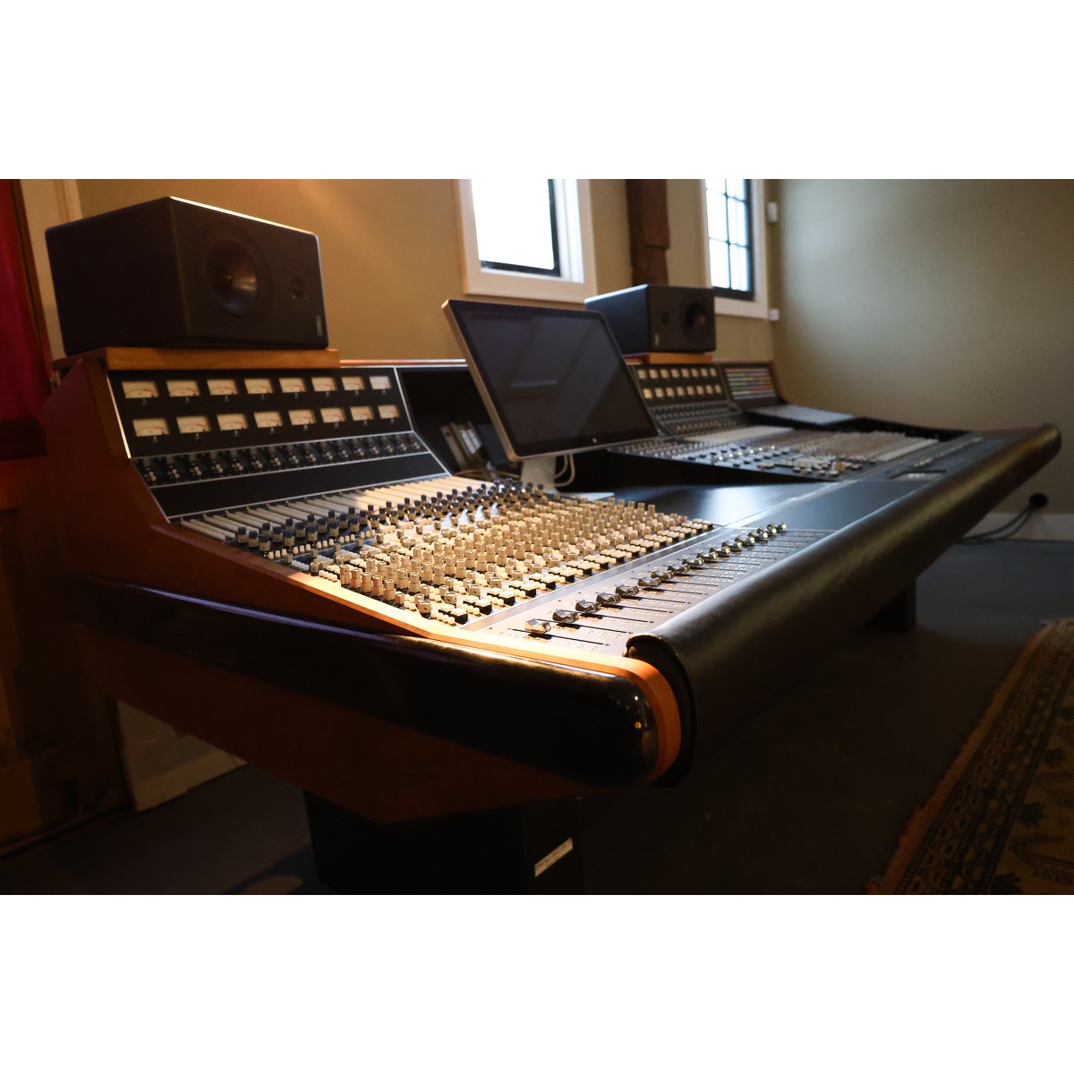 API AXS 32 Channel with DAW Center Section, Final Touch Automation