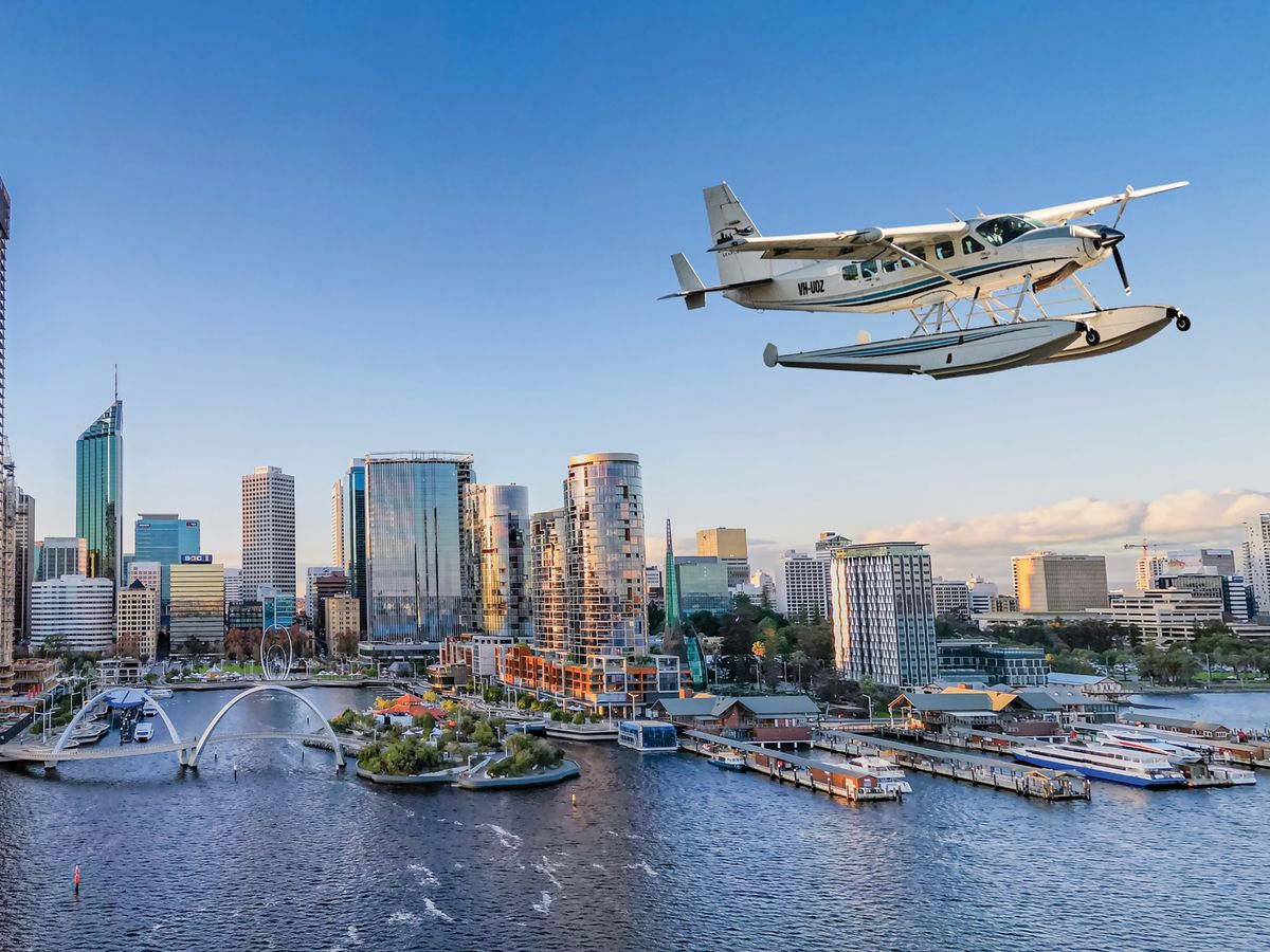 遊覧飛行ツアー！水上飛行機に乗ってパースの美しい街並みを空から