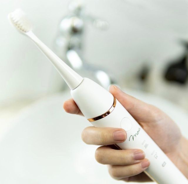 10年後に差がつくオーラルケア。超音波で白い歯が蘇る【mous.オーラ