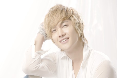 キム・ヒョンジュン、本人監修によるベスト・アルバム - TOWER RECORDS