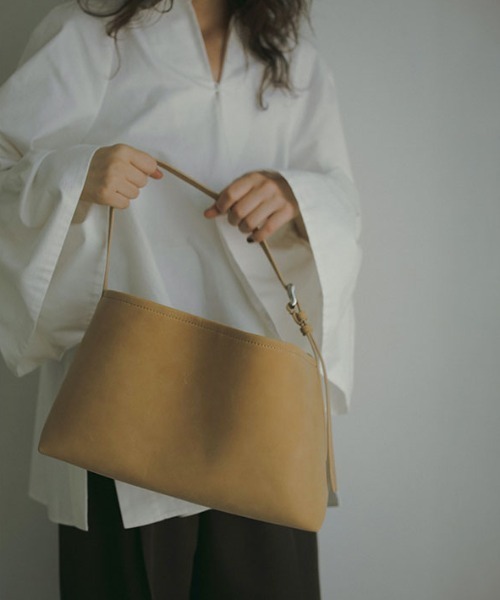 ETRE TOKYO（エトレトウキョウ）の「ナローショルダーランドスケープ